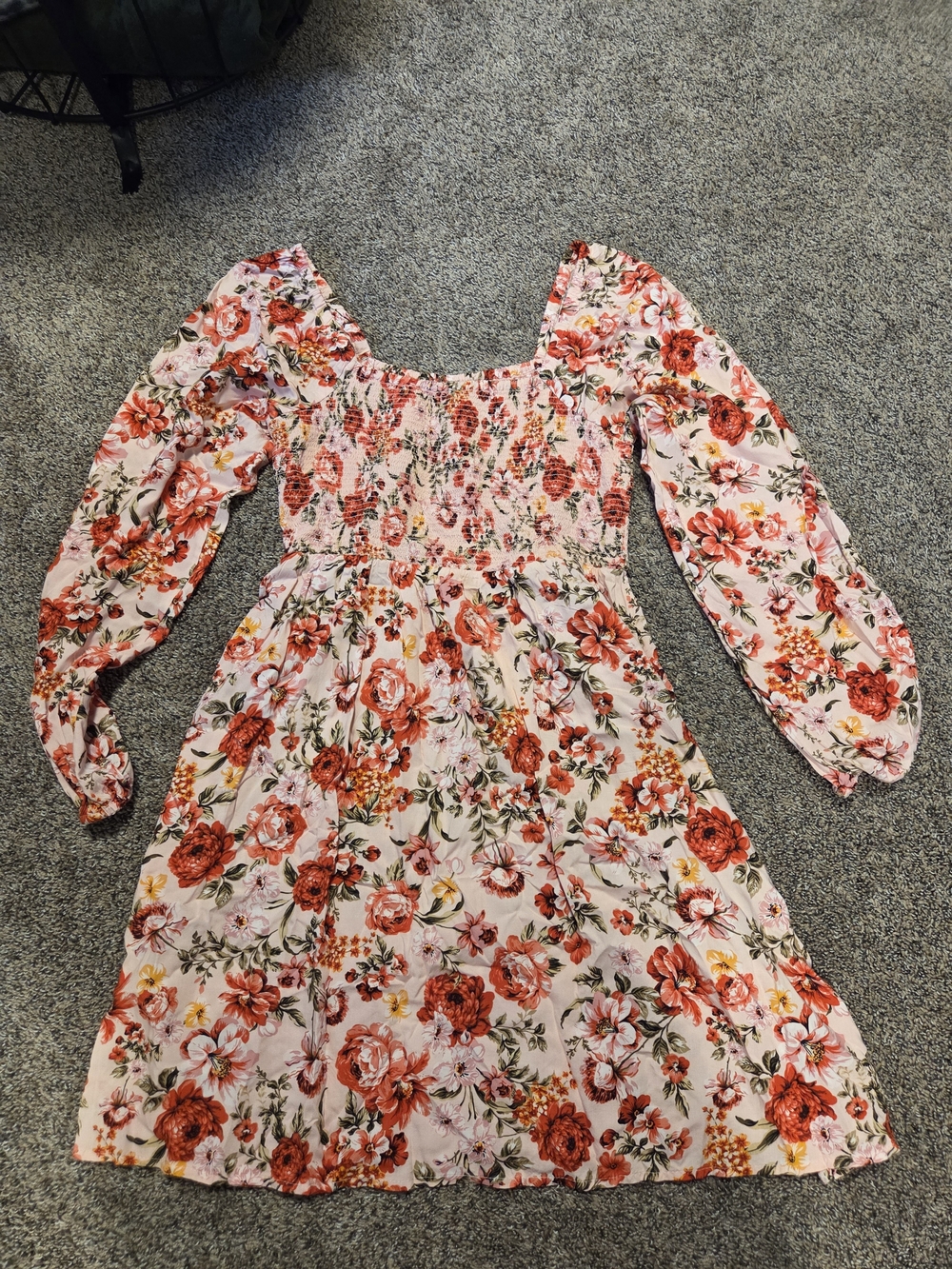 Women's SMALL Old Navy EUC Pink Floral Smocked Dress with Red & Green Accents
